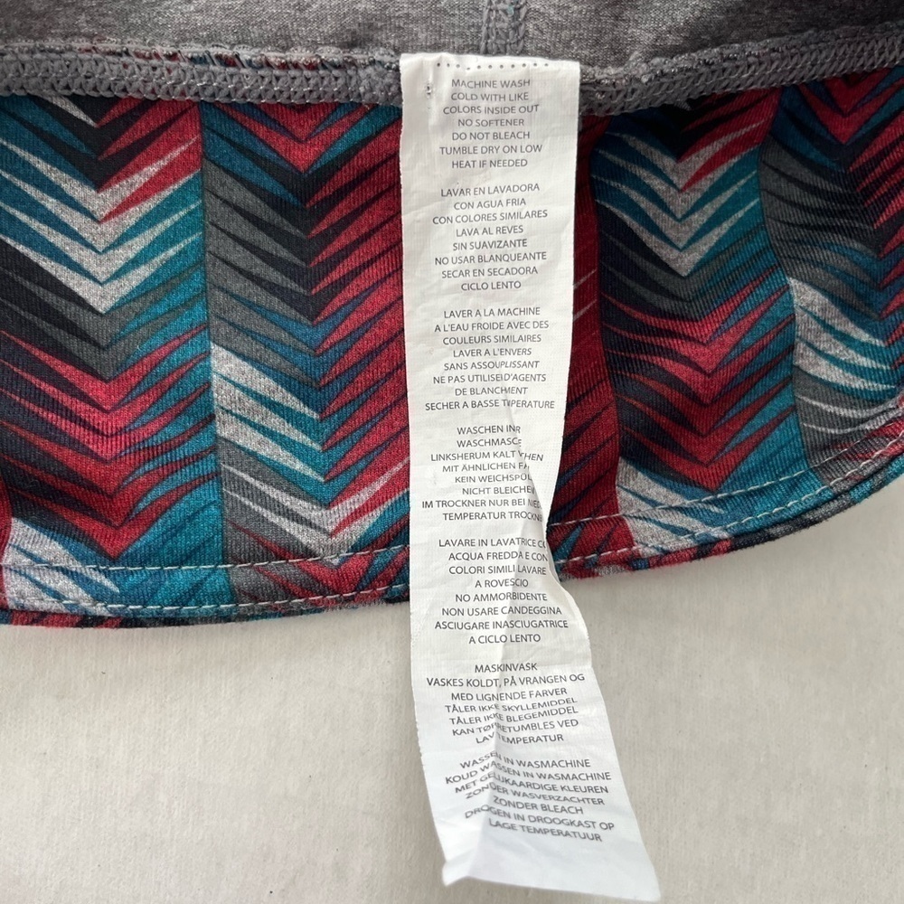 Fabletics Chevron Capris Small - Picture 7 of 7